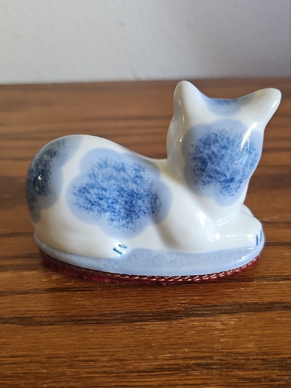 Vintage Ceramic Blue and White Cat Figurine Lint Brush Tote 4 - Picture 4 of 8